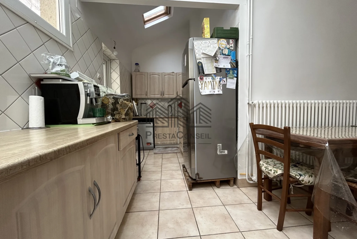 Maison de maître à Elbeuf de 168 m² avec jardin, garage, 5 chambres 