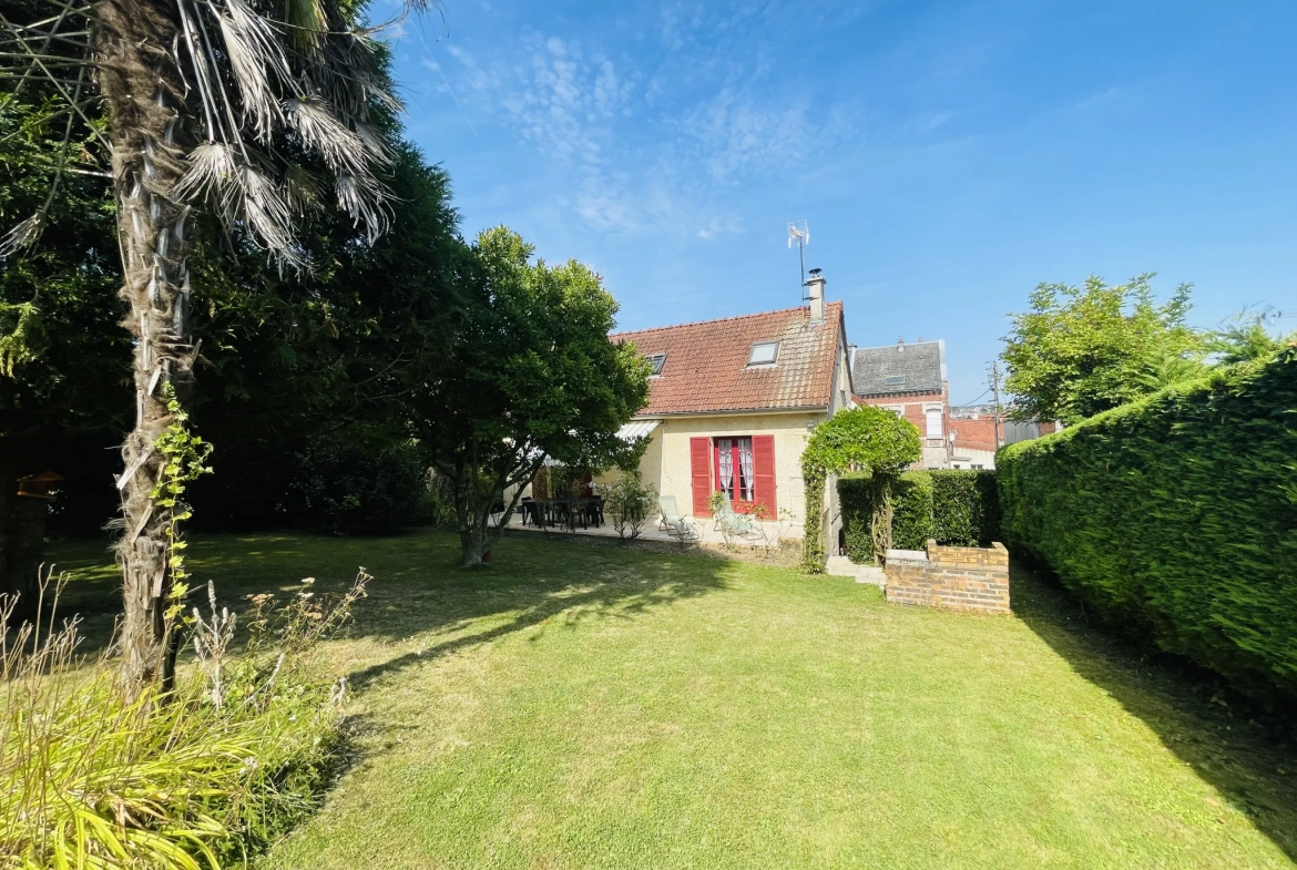 Vente d'une maison familiale à Saint-Quentin avec sous-sol complet et jardin 