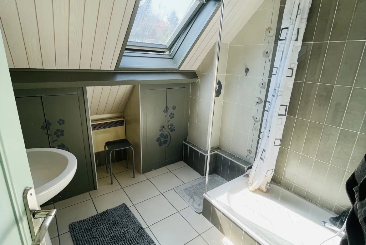 Vente d'une maison familiale à Saint-Quentin avec sous-sol complet et jardin 