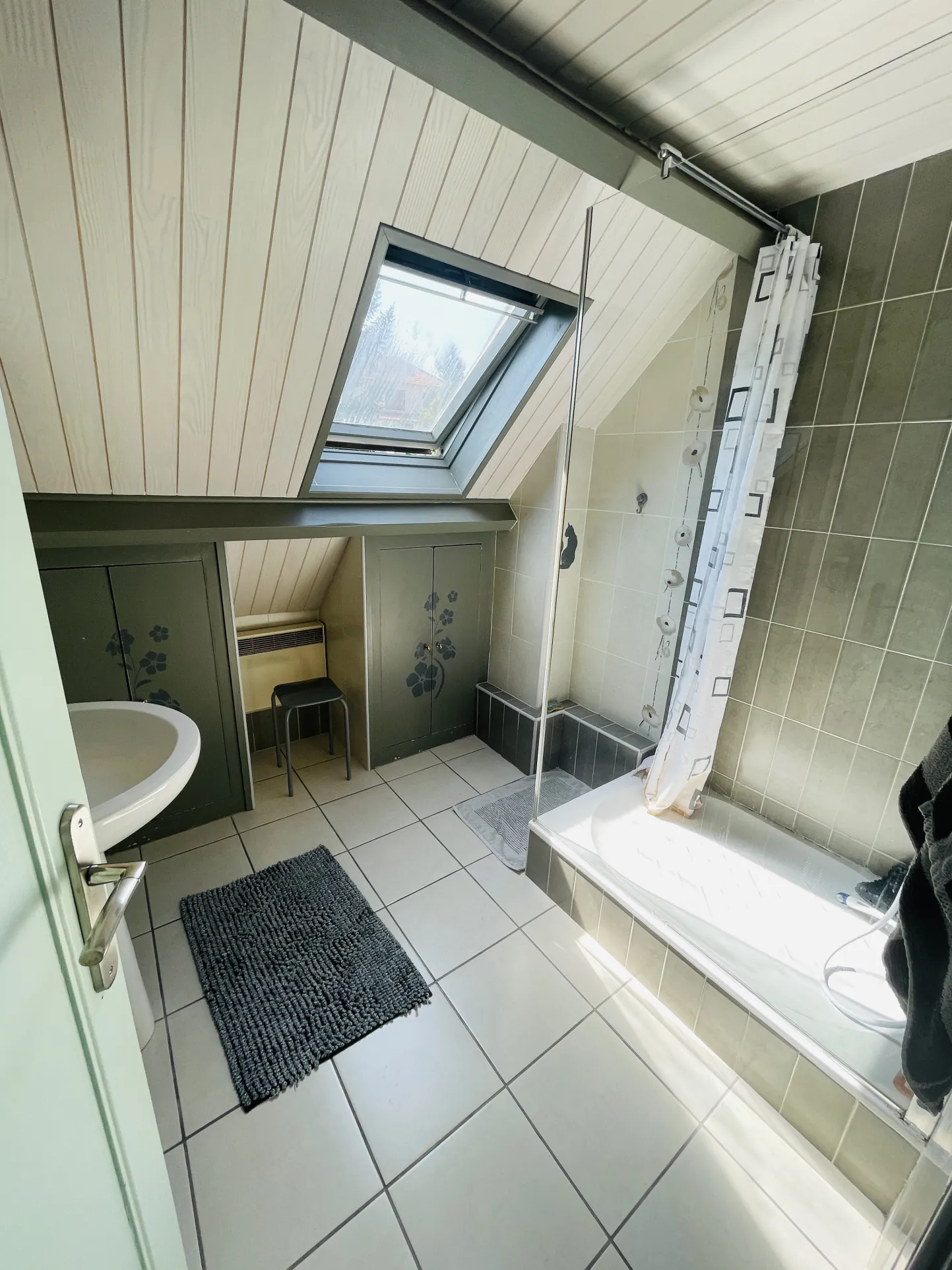 Vente d'une maison familiale à Saint-Quentin avec sous-sol complet et jardin 