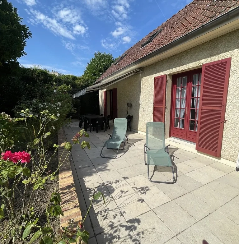 Vente d'une maison familiale à Saint-Quentin avec sous-sol complet et jardin 