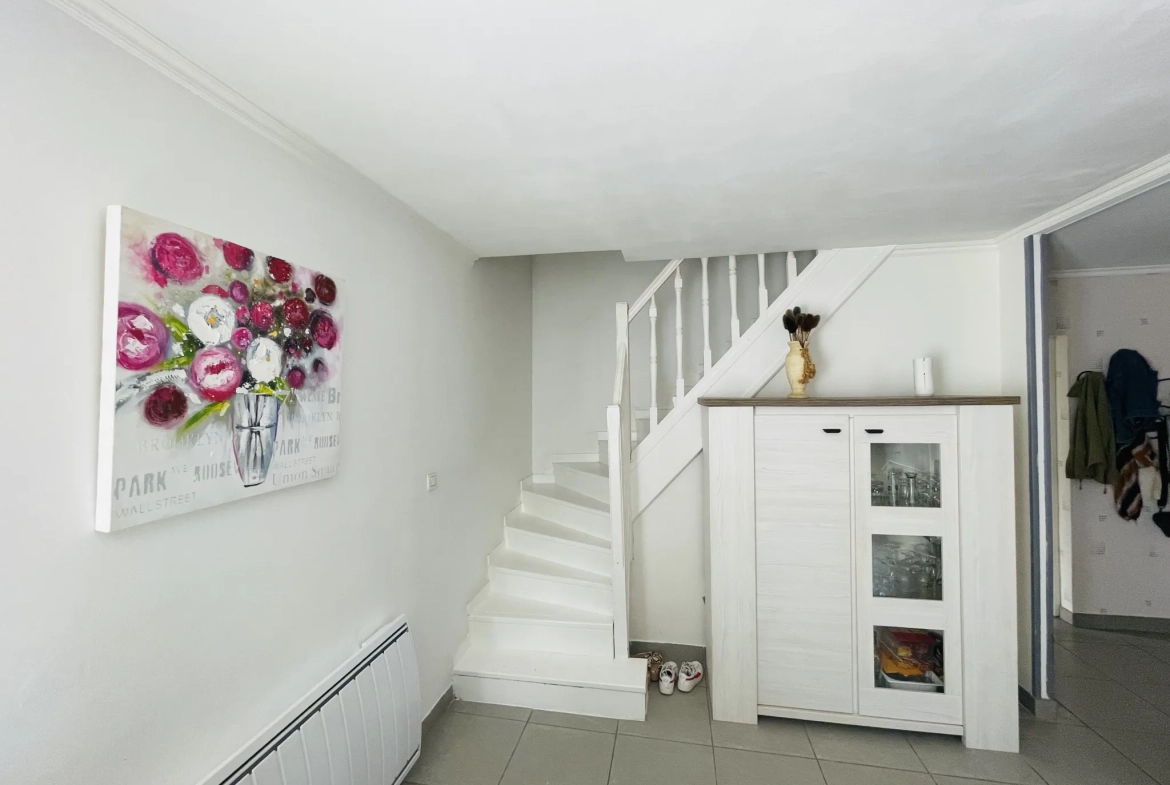 Vente d'une maison familiale à Saint-Quentin avec sous-sol complet et jardin 