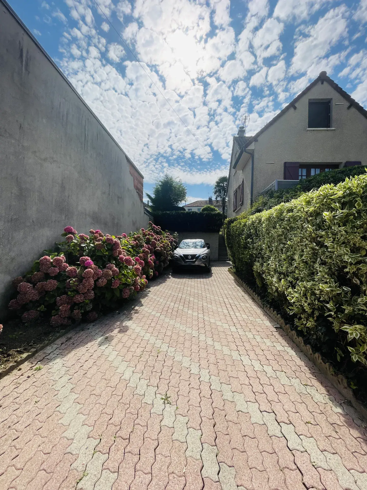Vente d'une maison familiale à Saint-Quentin avec sous-sol complet et jardin 