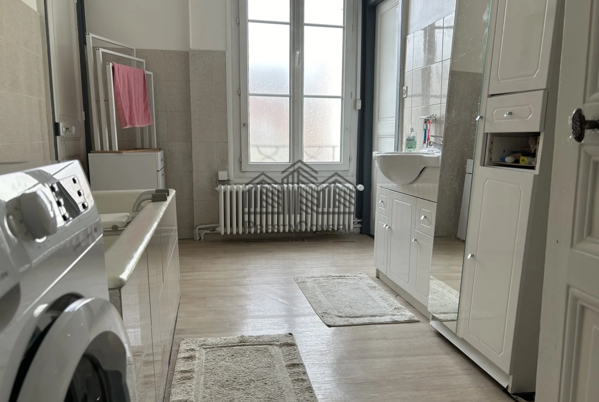 Maison de maître à Elbeuf de 168 m² avec jardin, garage, 5 chambres 