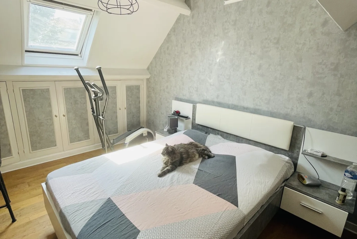 Vente d'une maison familiale à Saint-Quentin avec sous-sol complet et jardin 