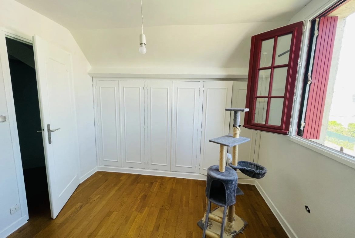 Vente d'une maison familiale à Saint-Quentin avec sous-sol complet et jardin 