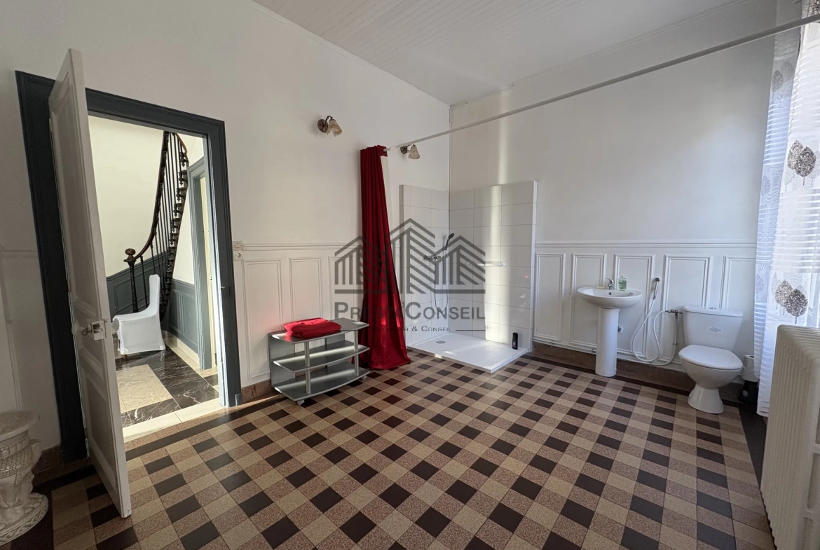 Maison de maître à Elbeuf de 168 m² avec jardin, garage, 5 chambres 