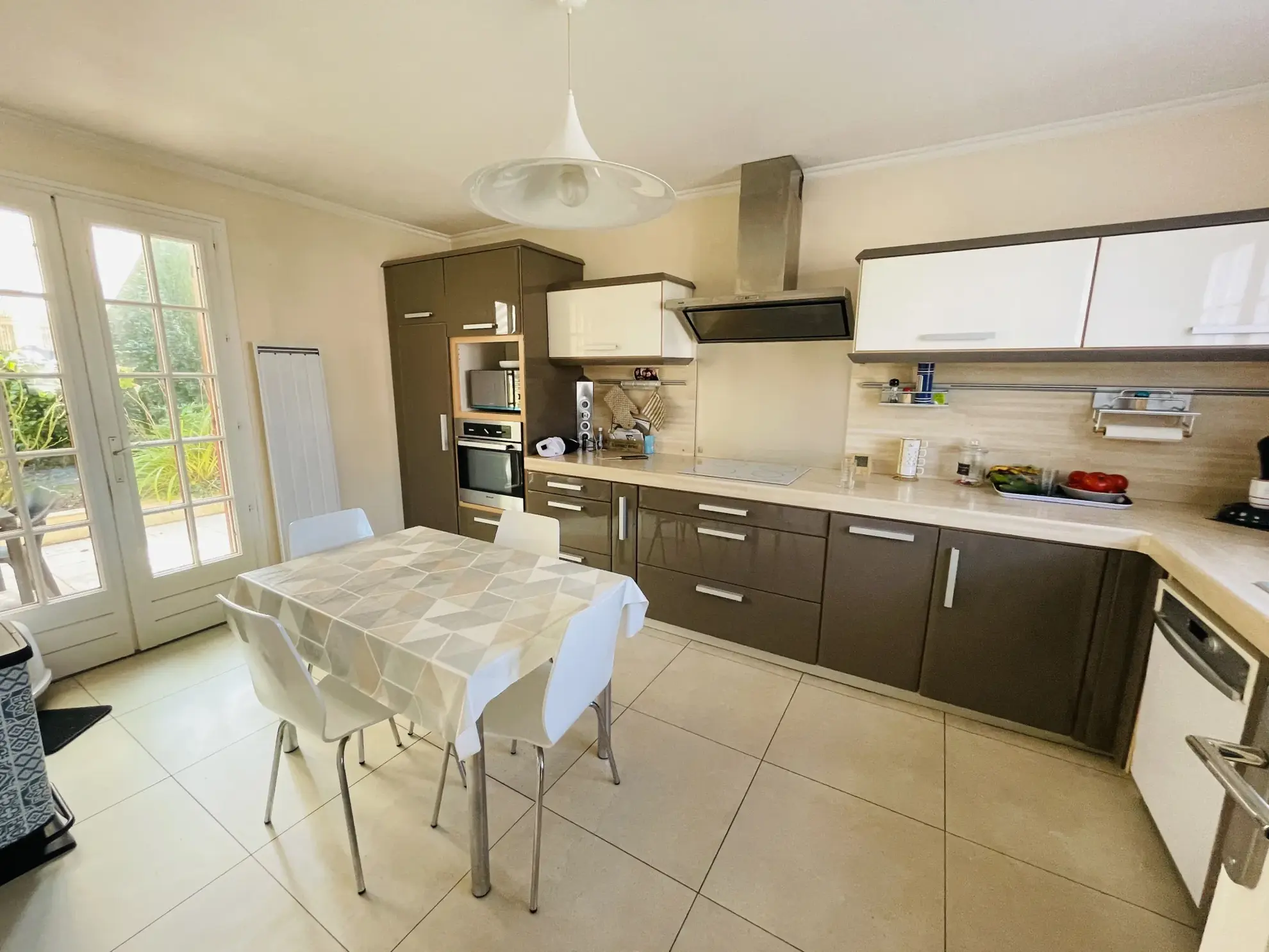 Vente d'une maison familiale à Saint-Quentin avec sous-sol complet et jardin 