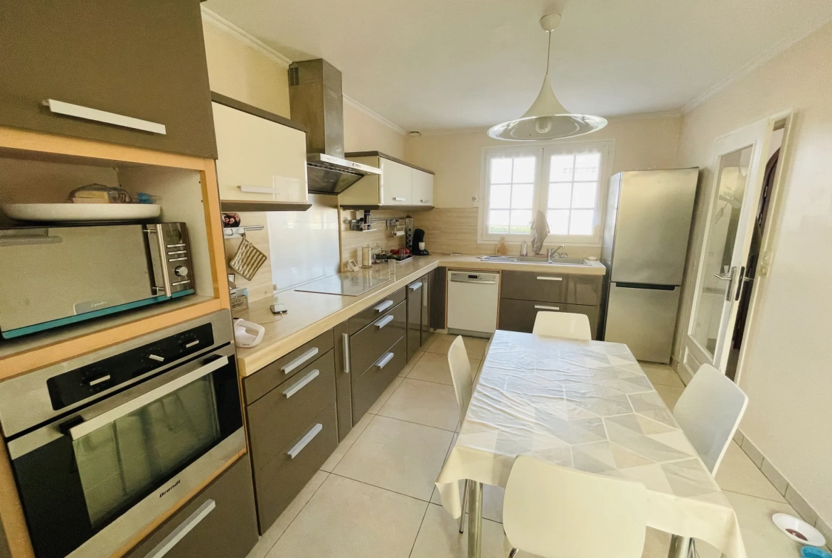 Vente d'une maison familiale à Saint-Quentin avec sous-sol complet et jardin 