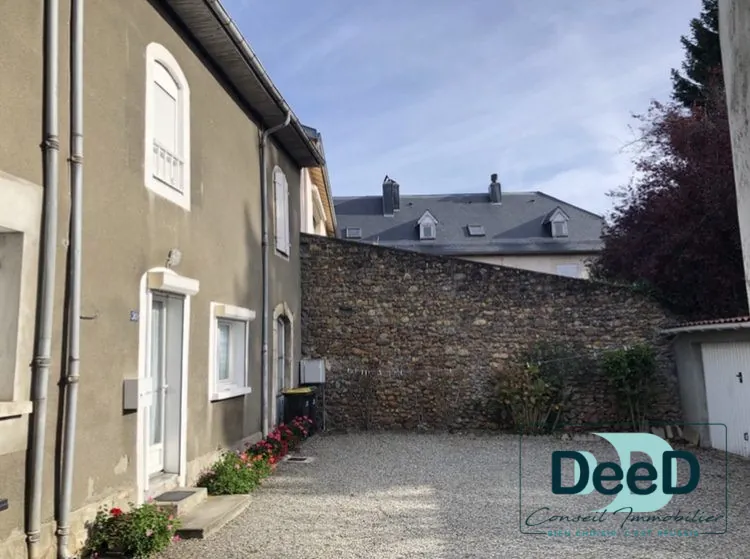 Immeuble à vendre à LANNEMEZAN avec potentiel locatif et garages 