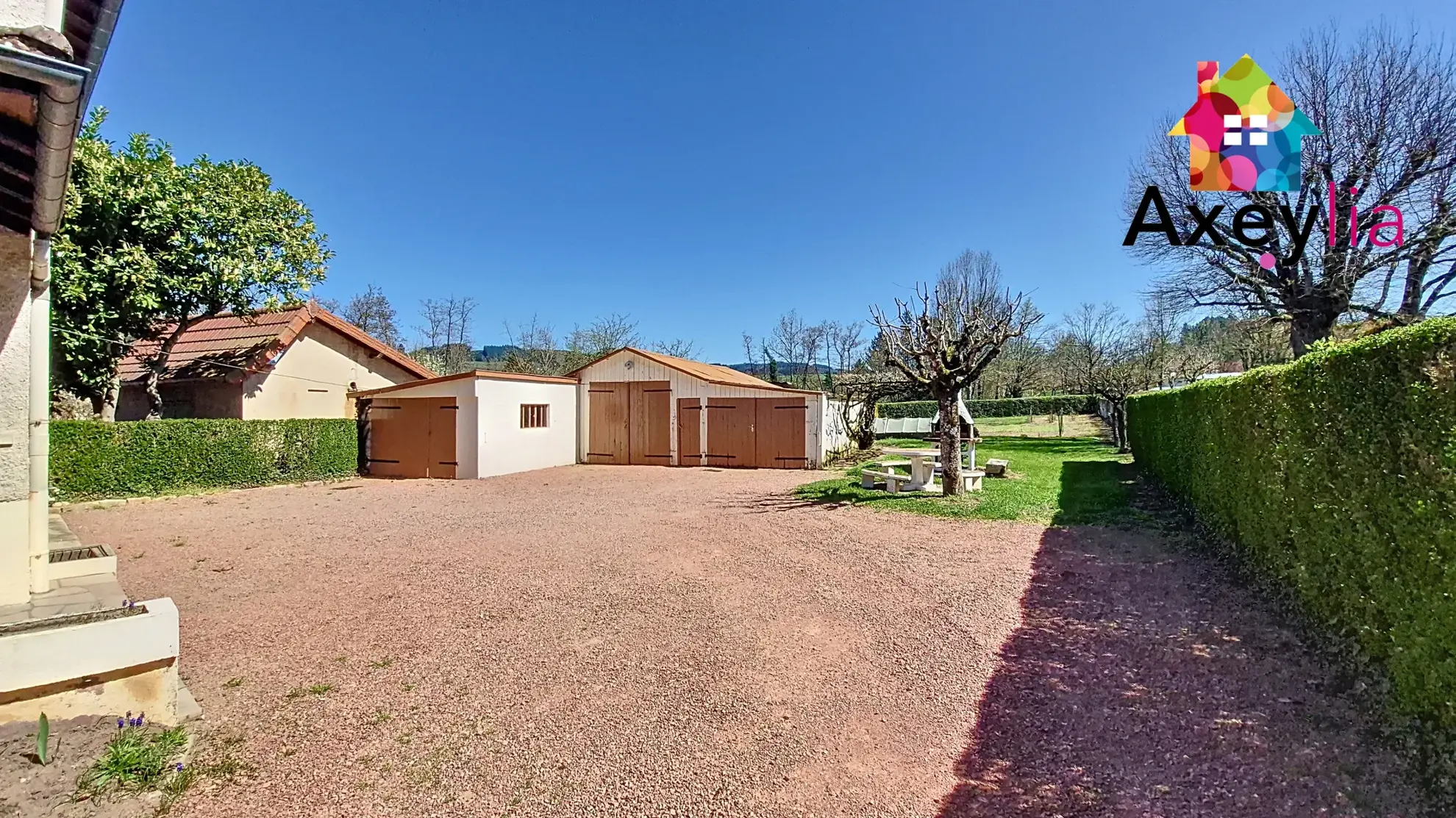 À vendre maison 4 chambres avec grand terrain à Chauffailles 