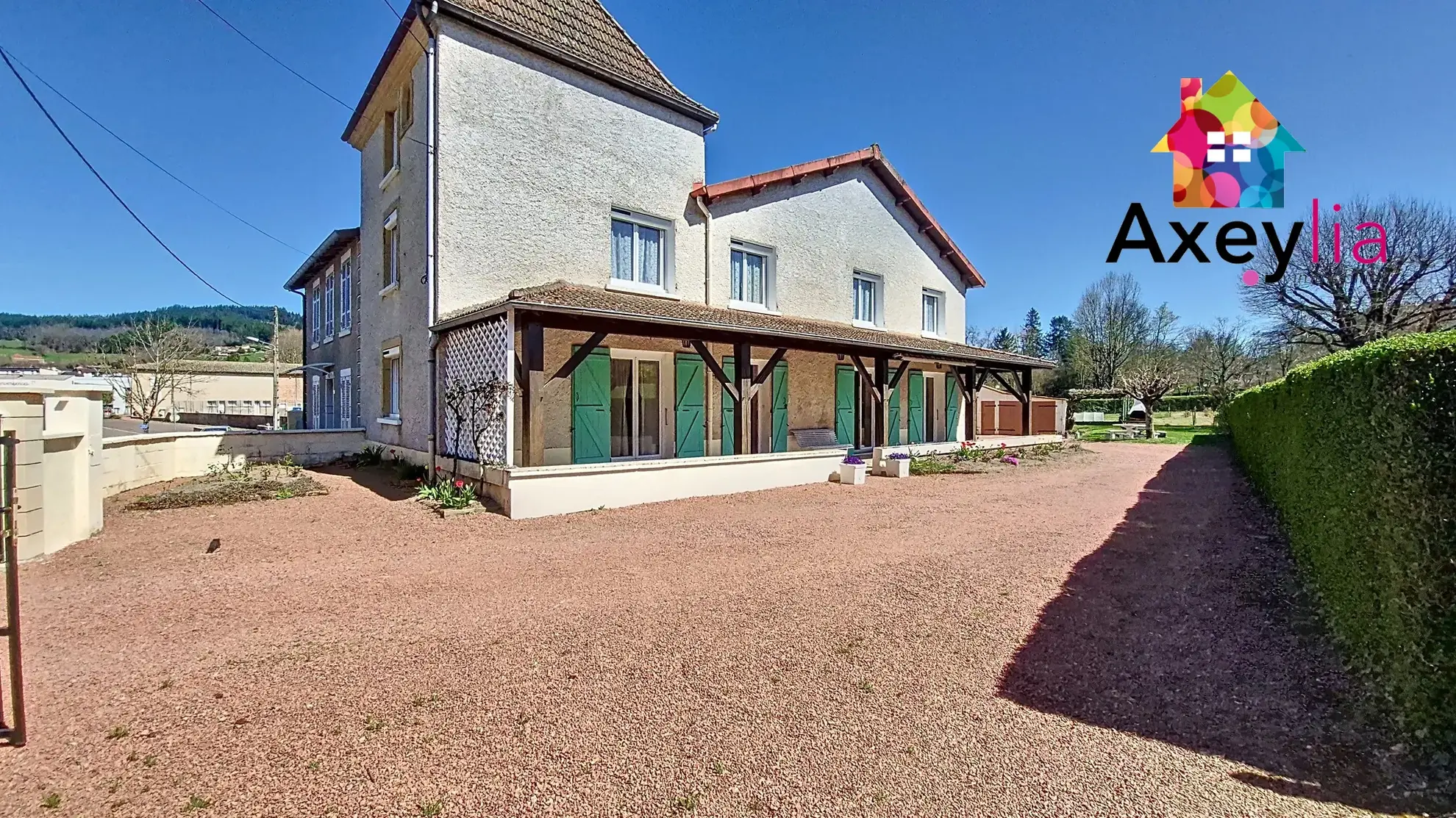 À vendre maison 4 chambres avec grand terrain à Chauffailles 