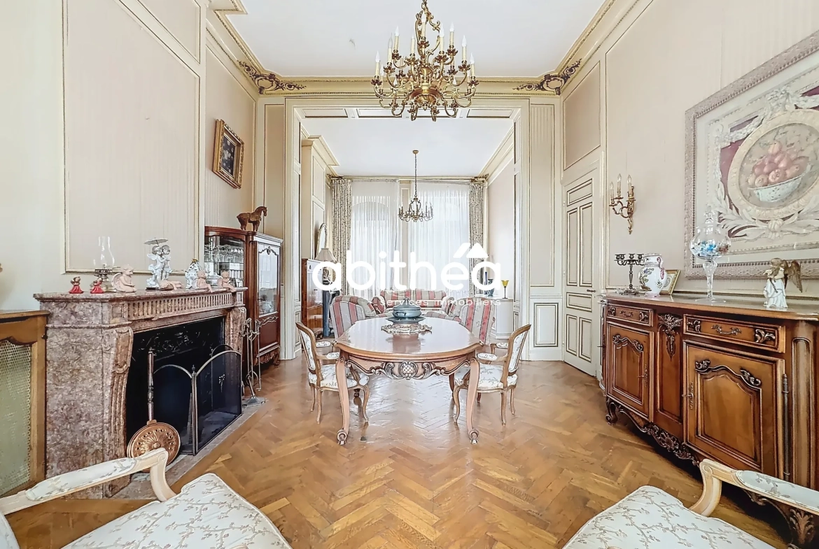 Maison bourgeoise de 257 m² avec jardin à Hénin Beaumont 