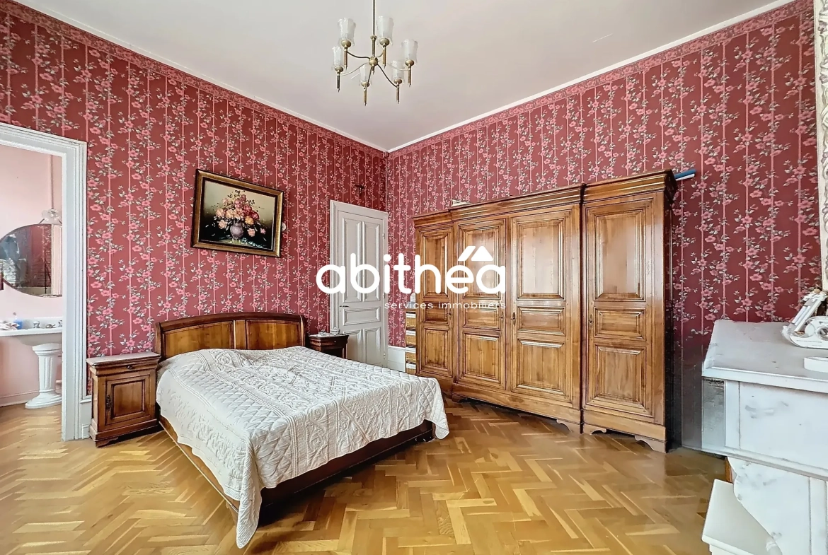 Maison bourgeoise de 257 m² avec jardin à Hénin Beaumont 
