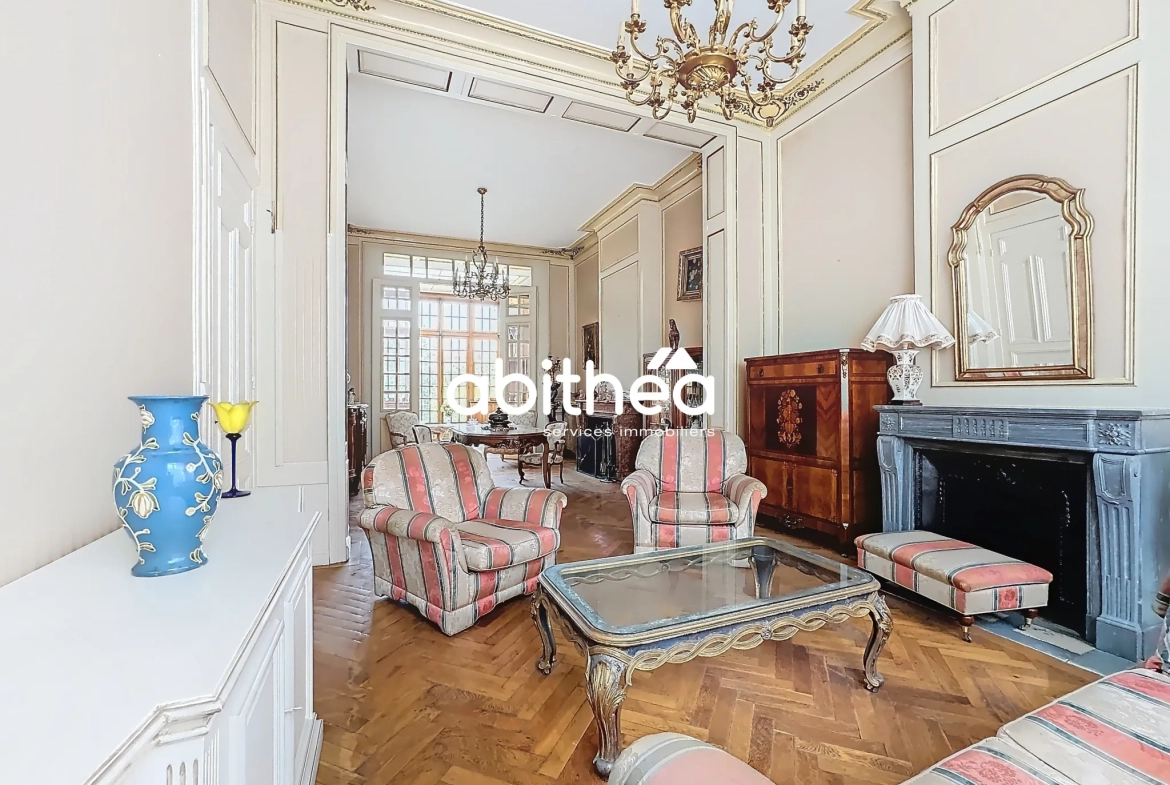 Maison bourgeoise de 257 m² avec jardin à Hénin Beaumont 