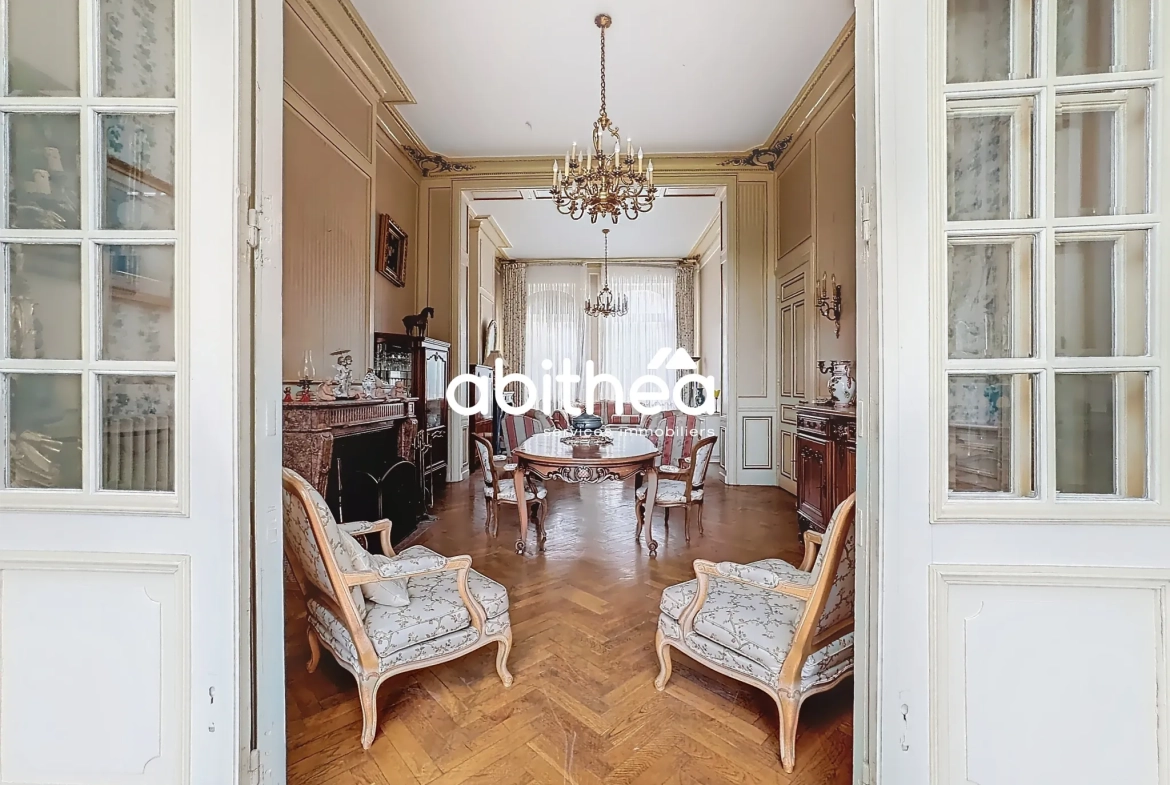 Maison bourgeoise de 257 m² avec jardin à Hénin Beaumont 