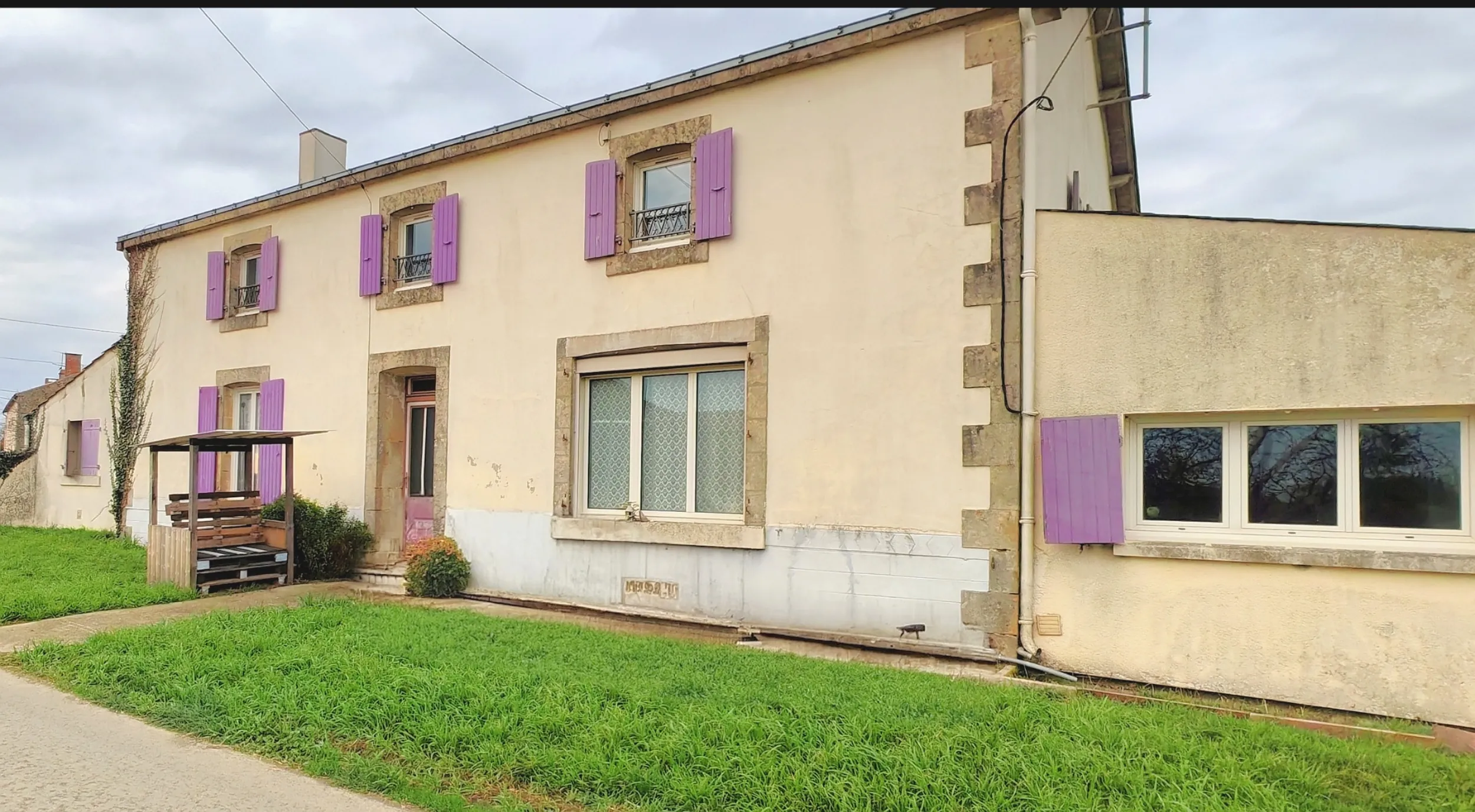 Grande maison avec gîte à vendre à Saint Maurice des Noues - 270 m² 