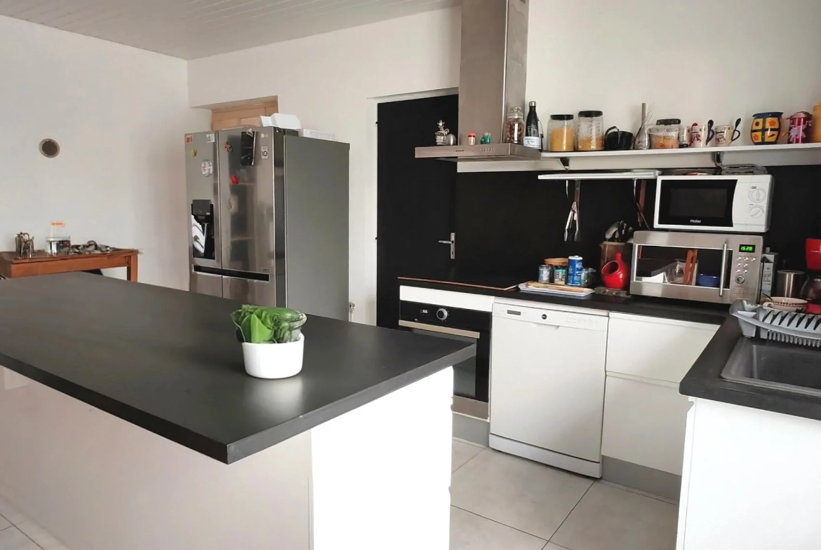 Grande maison avec gîte à vendre à Saint Maurice des Noues - 270 m² 