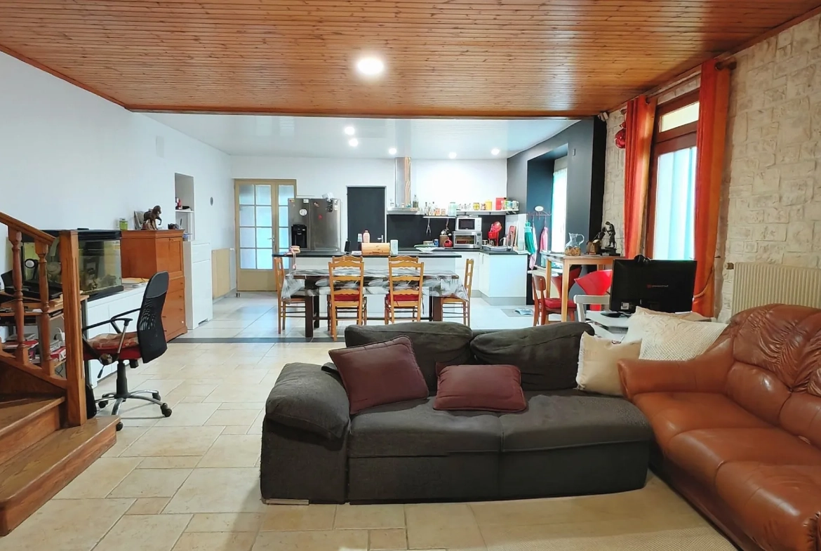 Grande maison avec gîte à vendre à Saint Maurice des Noues - 270 m² 