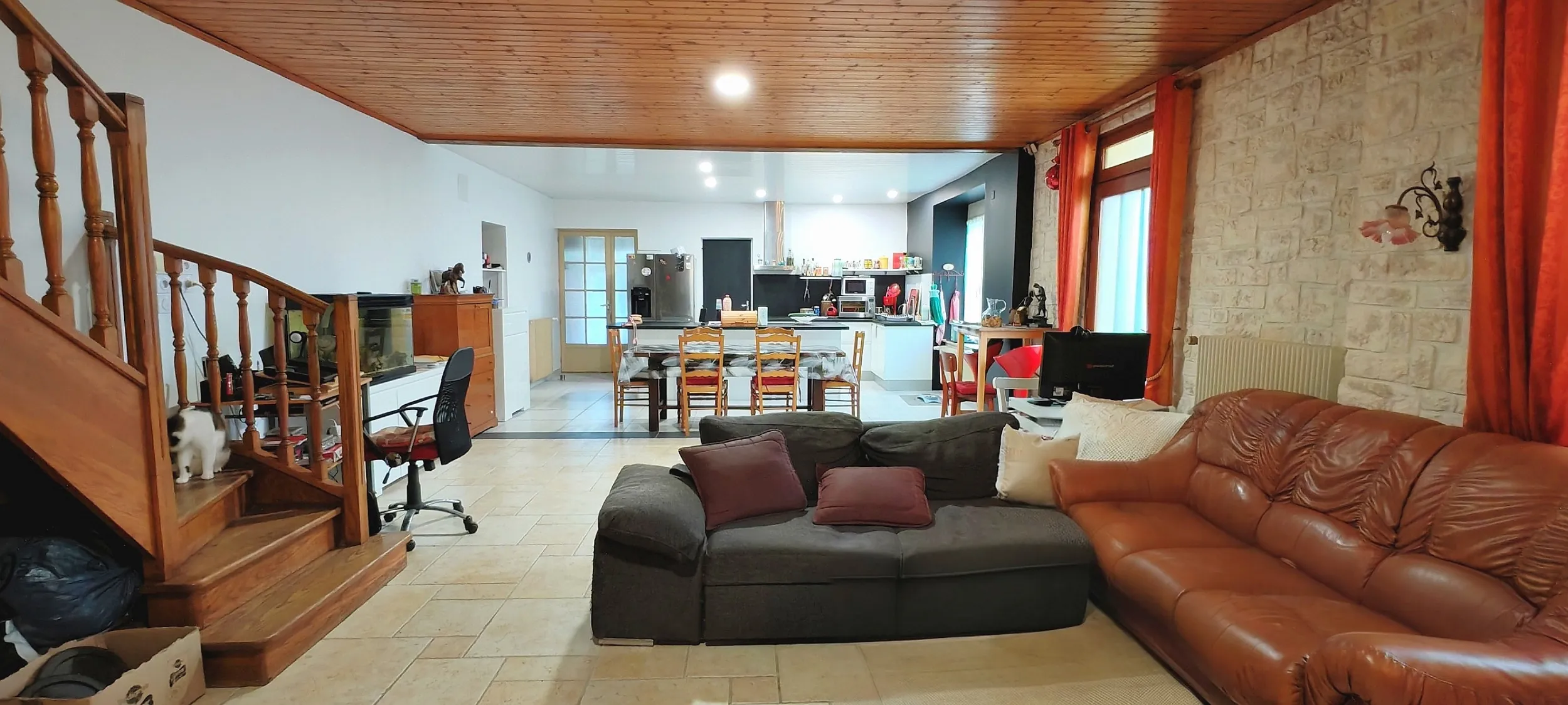 Grande maison avec gîte à vendre à Saint Maurice des Noues - 270 m² 