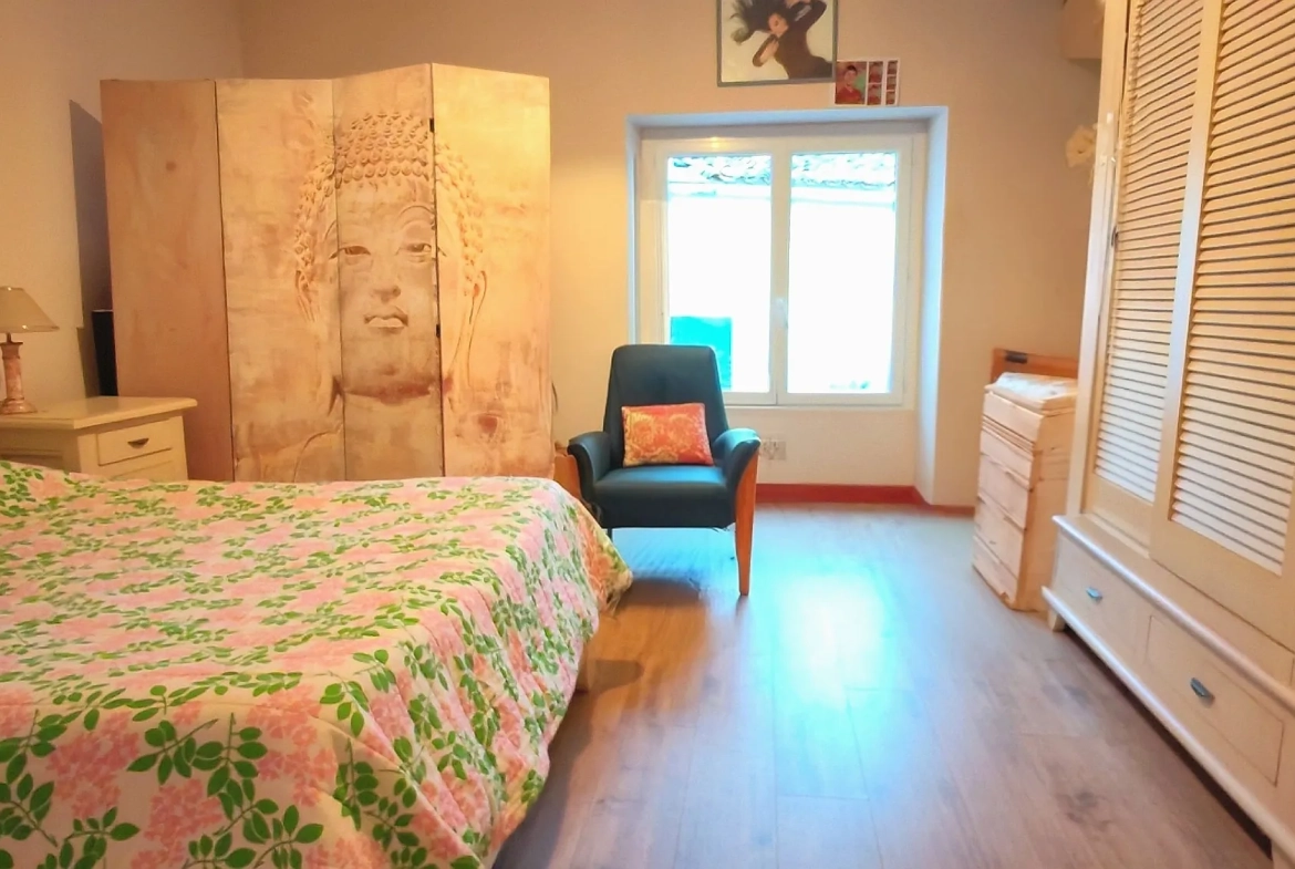 Grande maison avec gîte à vendre à Saint Maurice des Noues - 270 m² 
