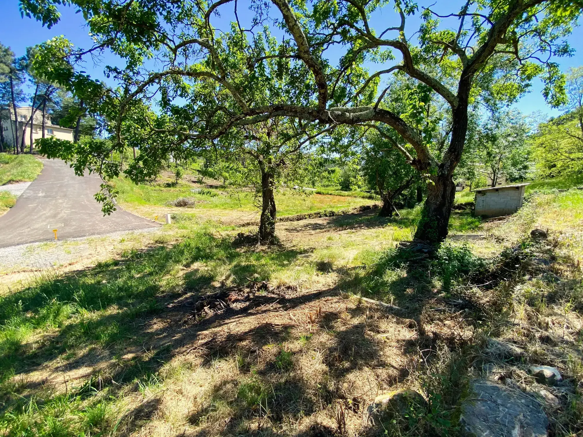 Terrain constructible de 883 m² à Mercuër, proche d'Aubenas 