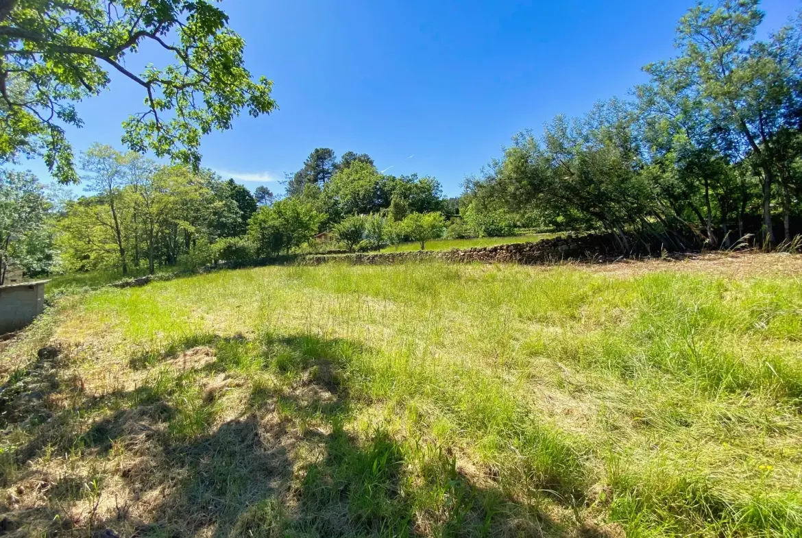 Terrain constructible de 883 m² à Mercuër, proche d'Aubenas 
