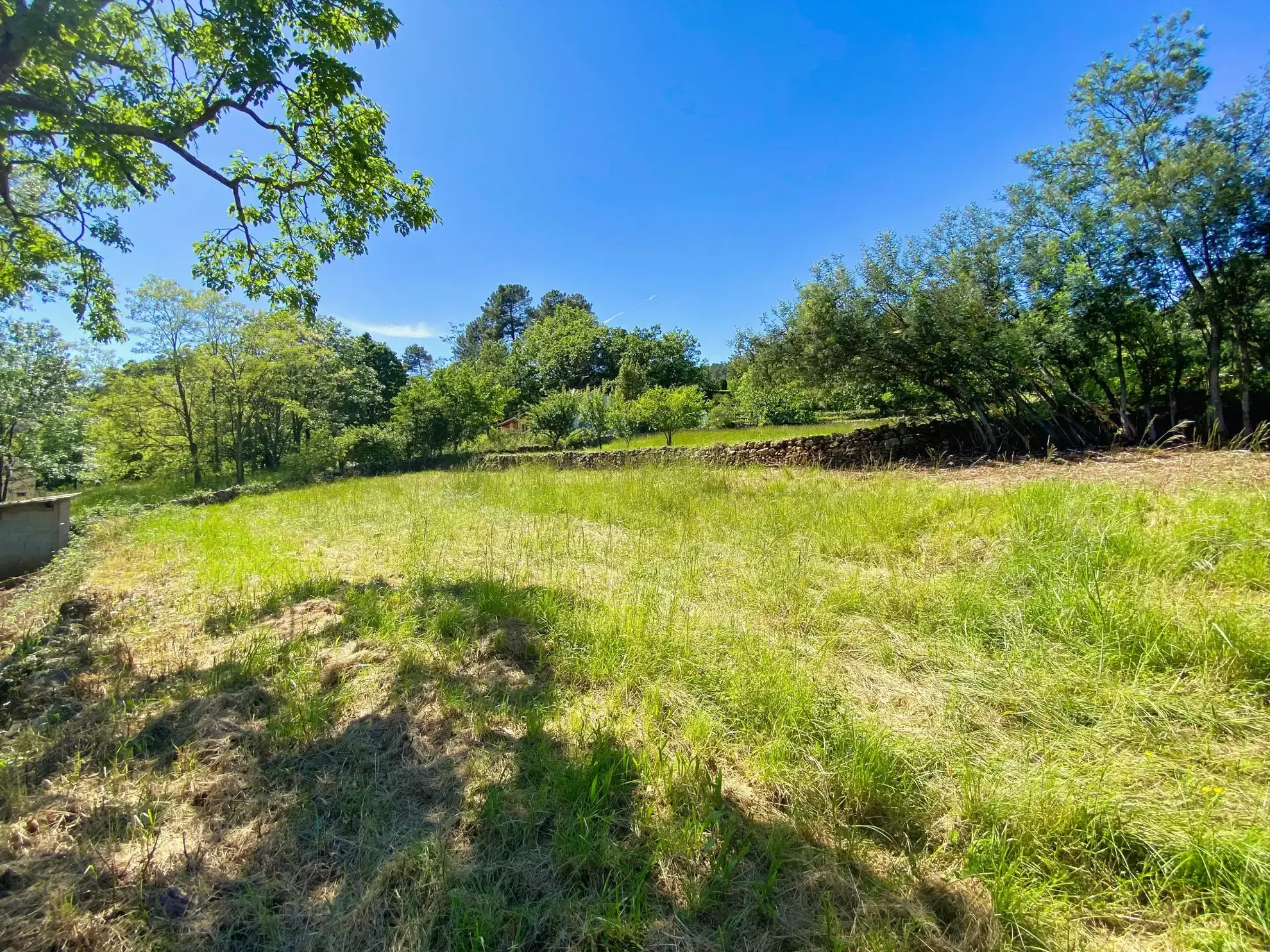 Terrain constructible de 883 m² à Mercuër, proche d'Aubenas 