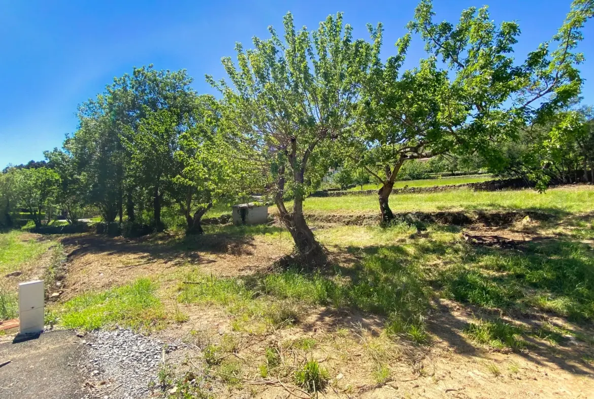 Terrain constructible de 883 m² à Mercuër, proche d'Aubenas 
