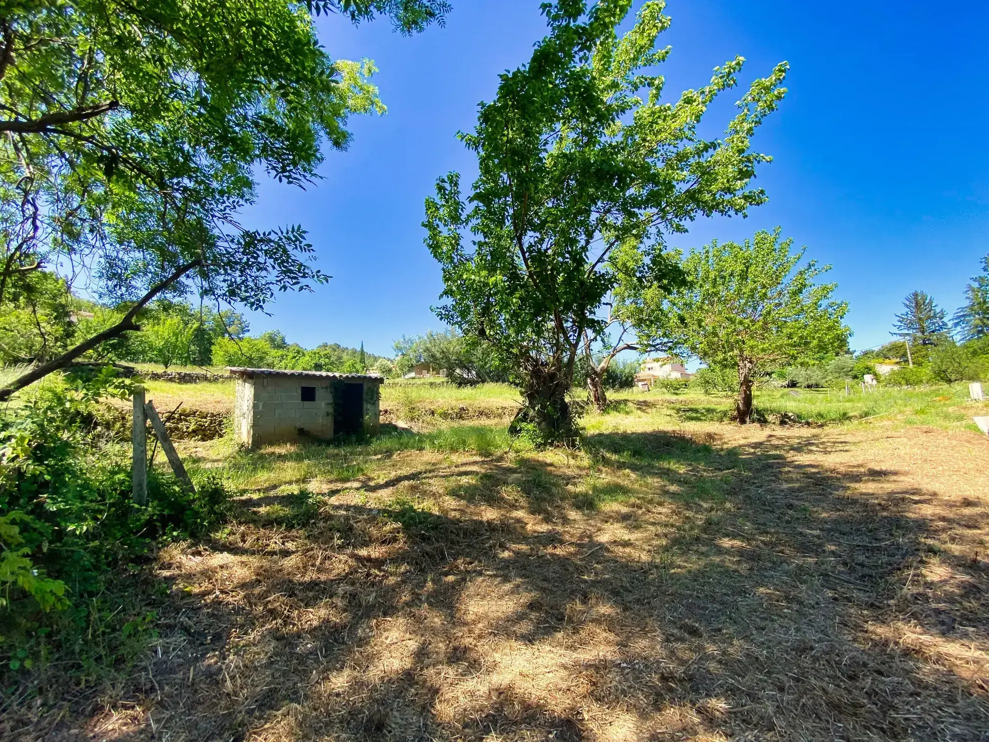Terrain constructible de 883 m² à Mercuër, proche d'Aubenas 