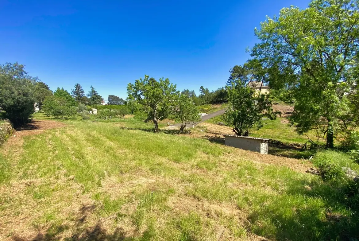 Terrain constructible de 883 m² à Mercuër, proche d'Aubenas 