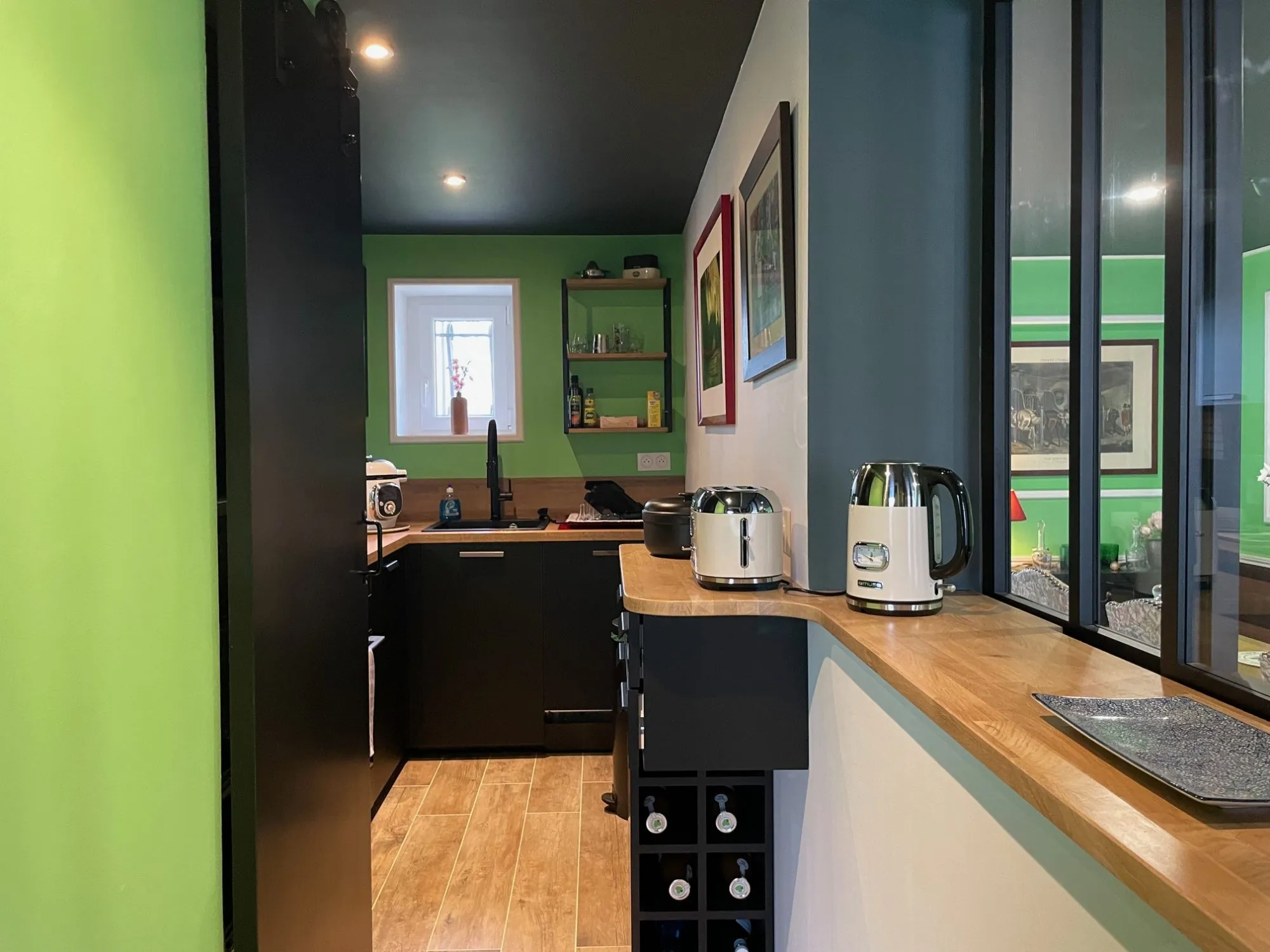 Belle maison en silex rénovée à Bernay, 3 pièces, jardin, garage et potentiel aménageable 