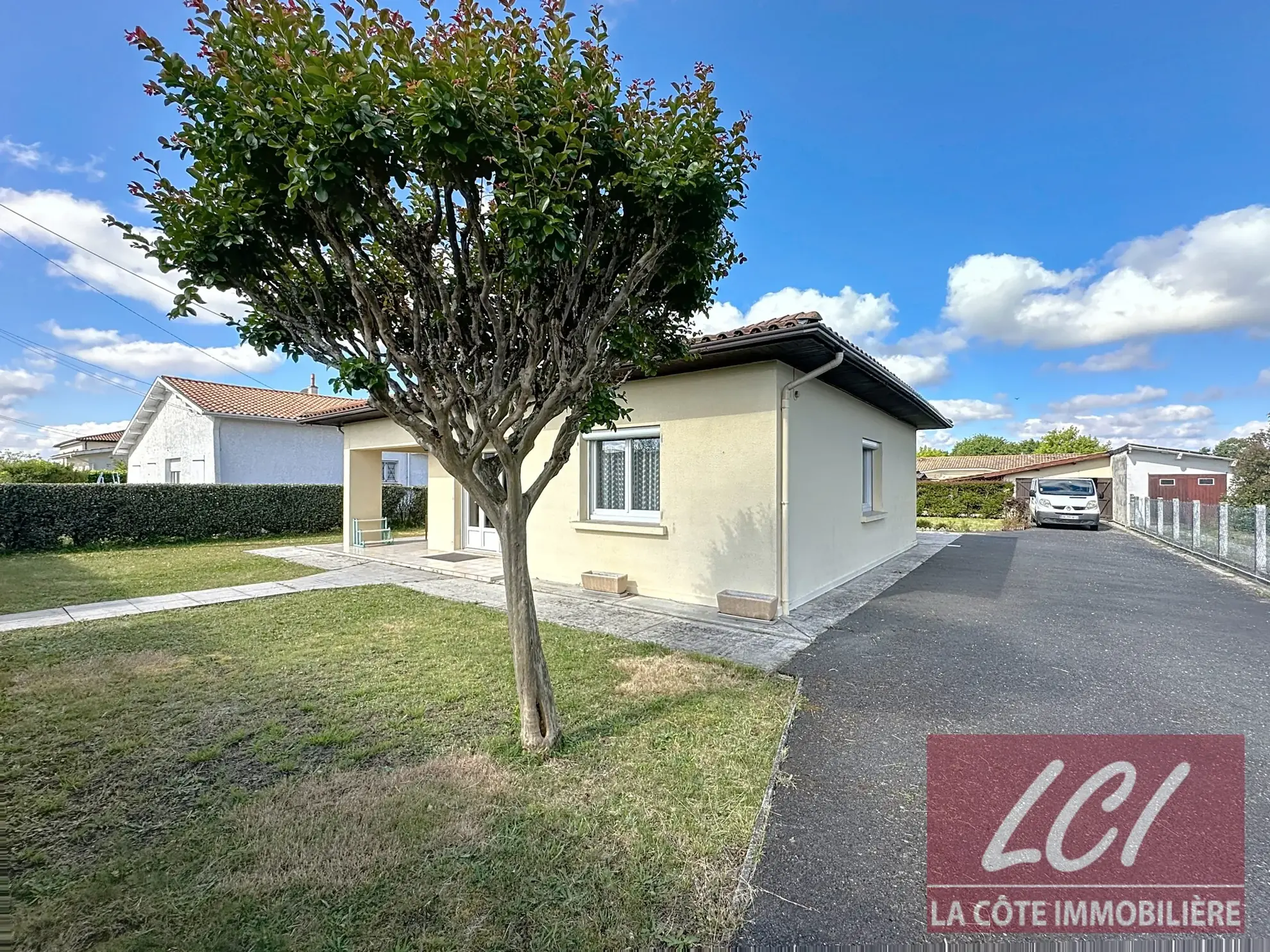 Maison individuelle à Biganos avec terrain de 880m² et potentiel d'extension 