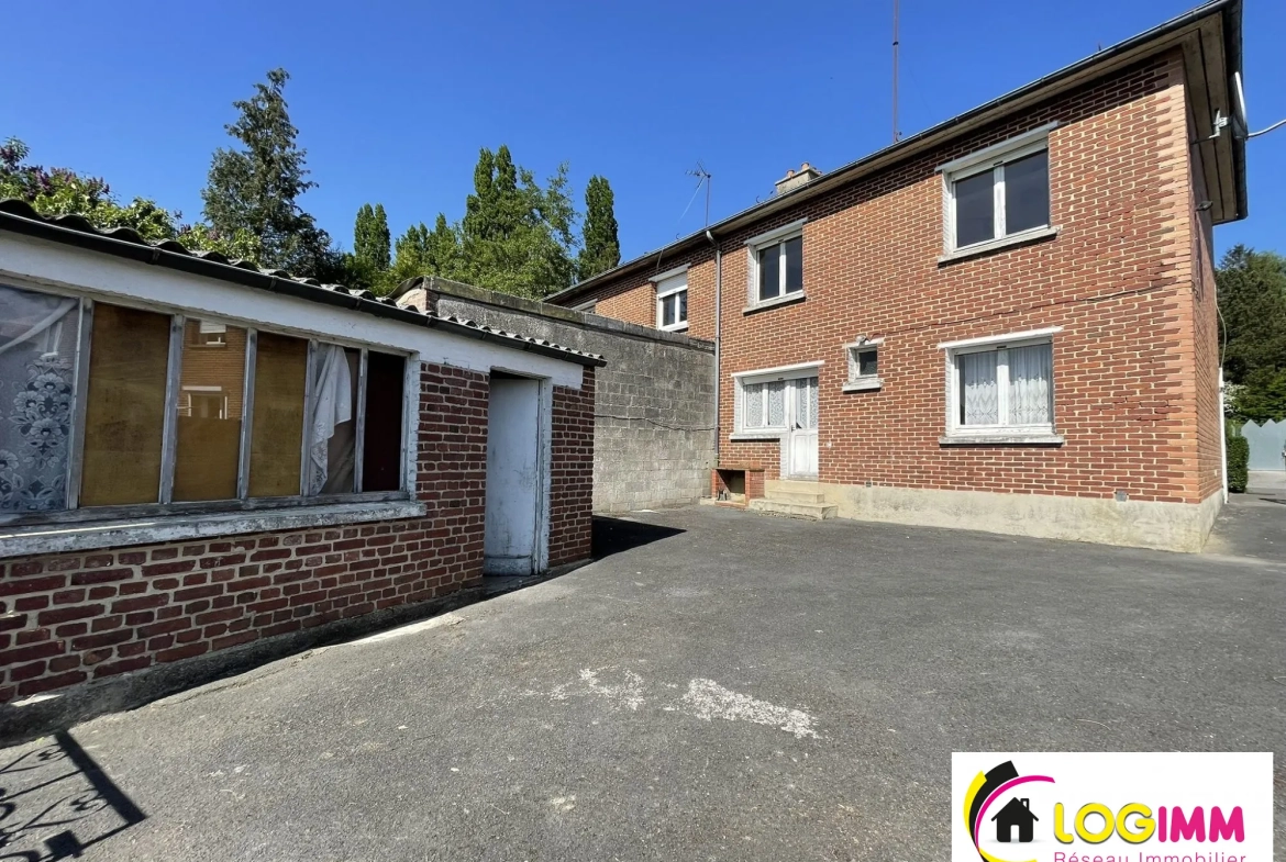Maison à rénover à Bousies de plus de 600 m² avec 3 chambres 