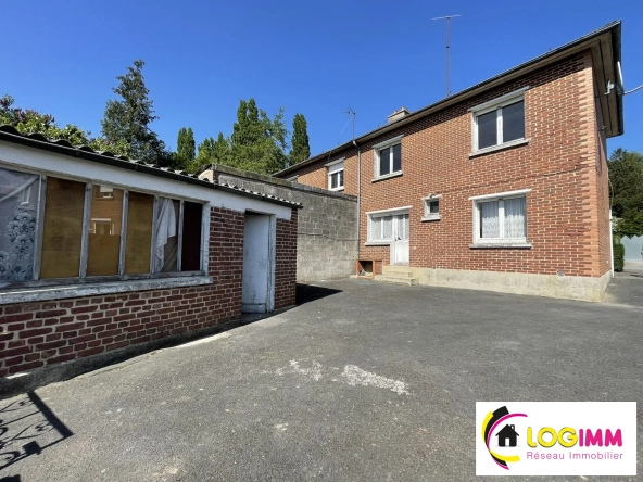 Maison à rénover à Bousies de plus de 600 m² avec 3 chambres
