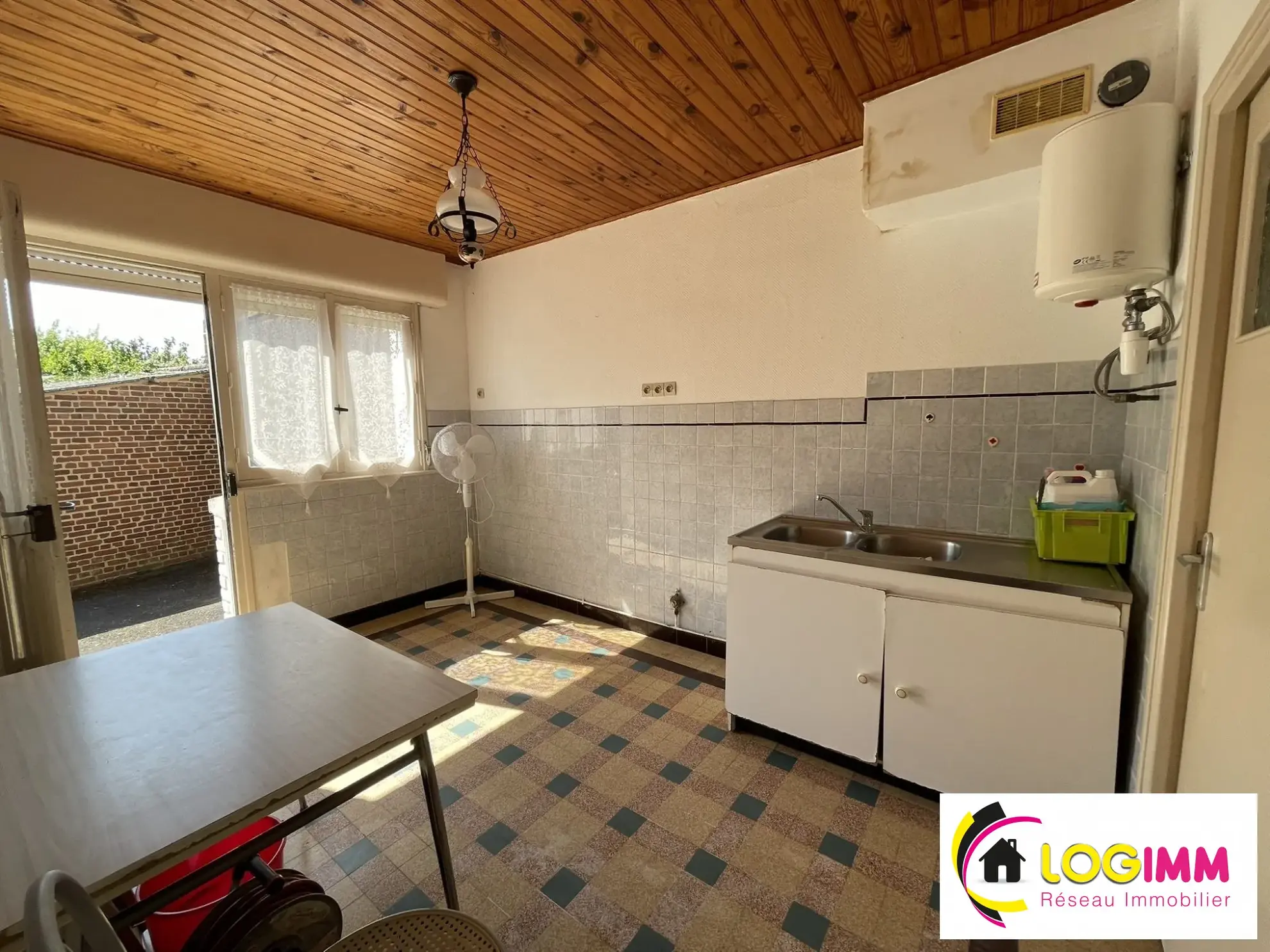 Maison à rénover à Bousies de plus de 600 m² avec 3 chambres 