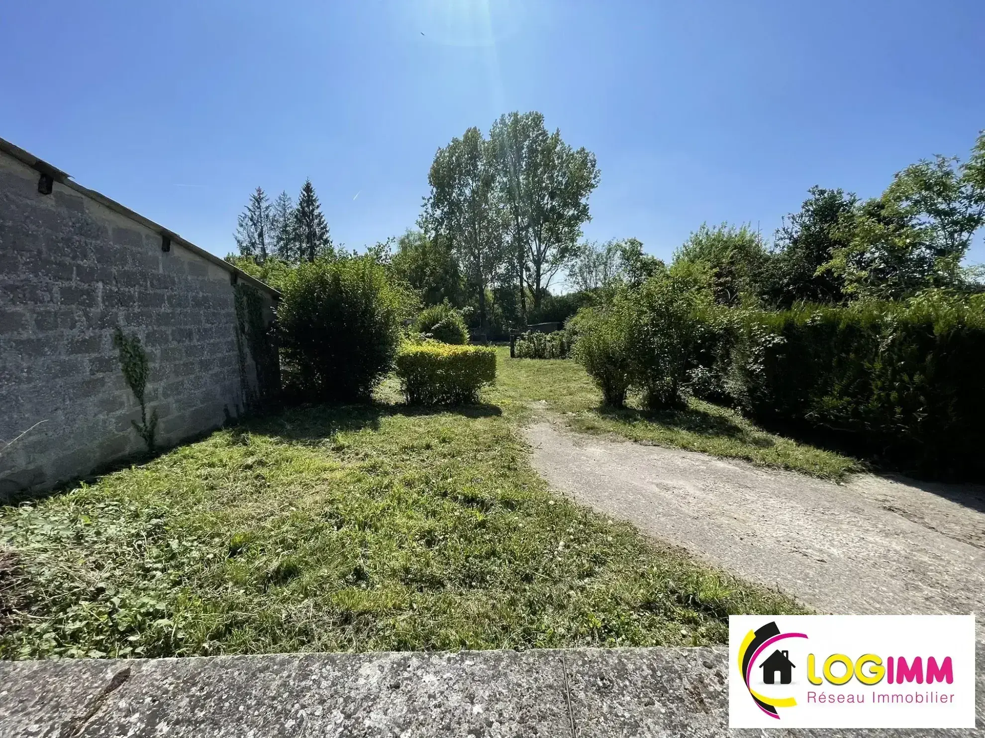 Maison à rénover à Bousies de plus de 600 m² avec 3 chambres 