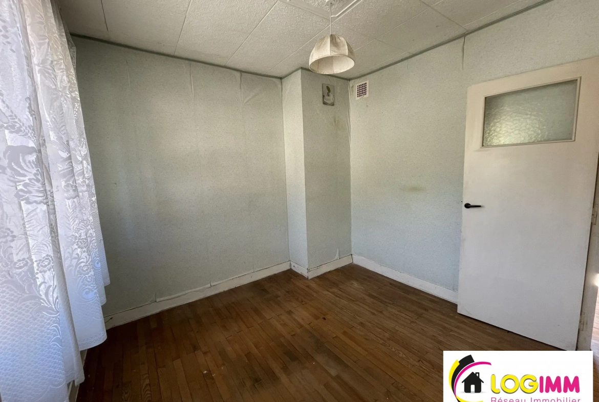 Maison à rénover à Bousies de plus de 600 m² avec 3 chambres 
