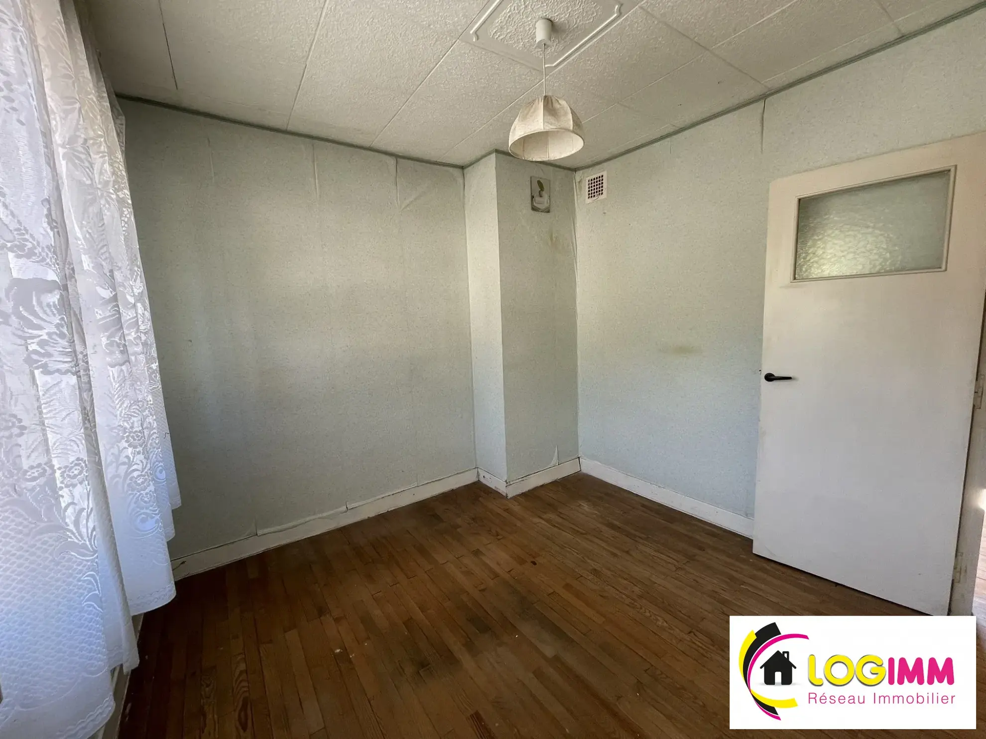 Maison à rénover à Bousies de plus de 600 m² avec 3 chambres 