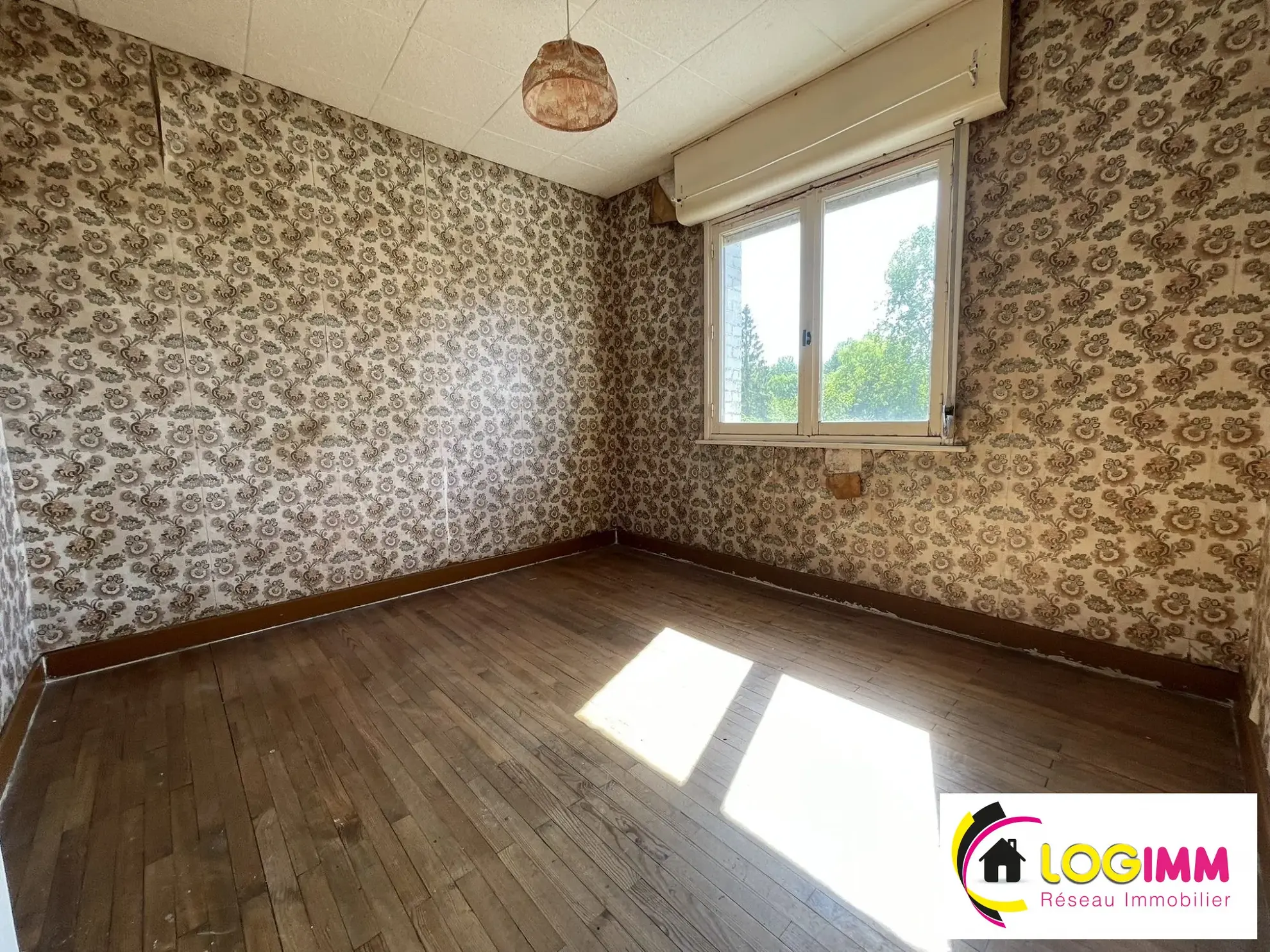 Maison à rénover à Bousies de plus de 600 m² avec 3 chambres 
