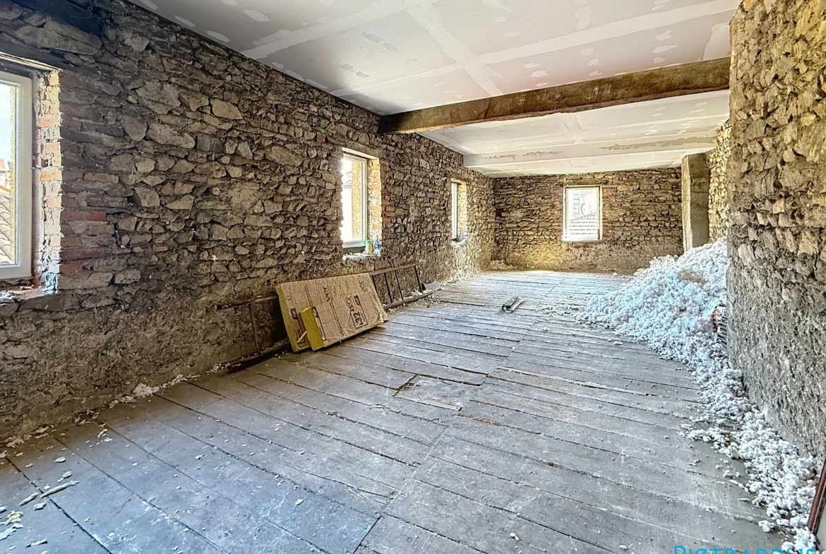 Maison familiale avec potentiel au centre de Bussière - Terrasse et 4 chambres 