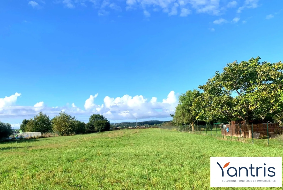 Beau terrain constructible à Lagardelle-sur-Lèze avec vue Pyrénées 