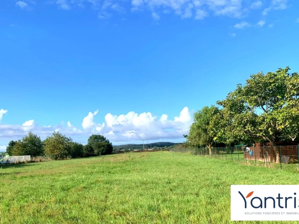 Beau terrain constructible à Lagardelle-sur-Lèze avec vue Pyrénées