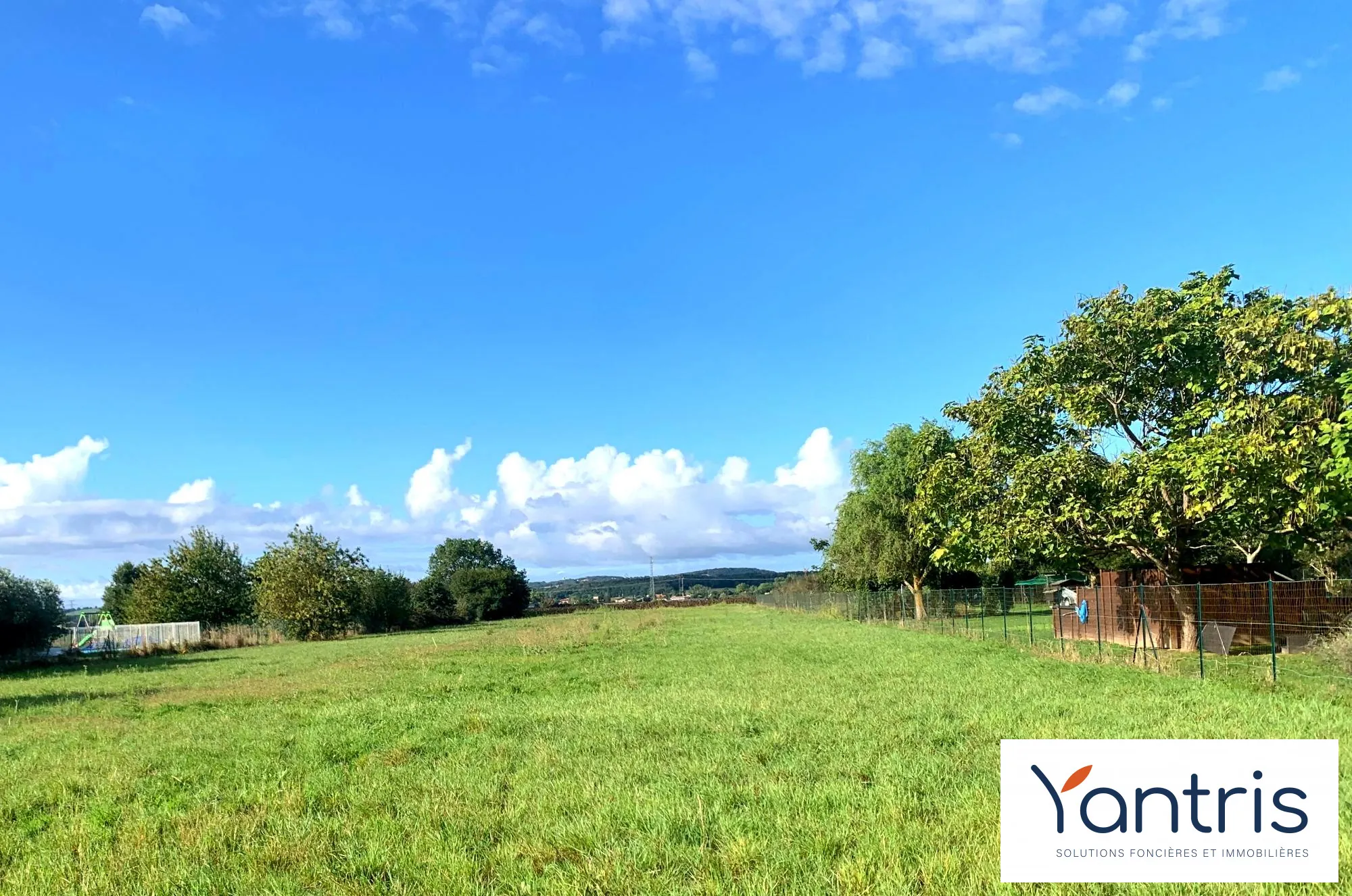 Beau terrain constructible à Lagardelle-sur-Lèze avec vue Pyrénées 