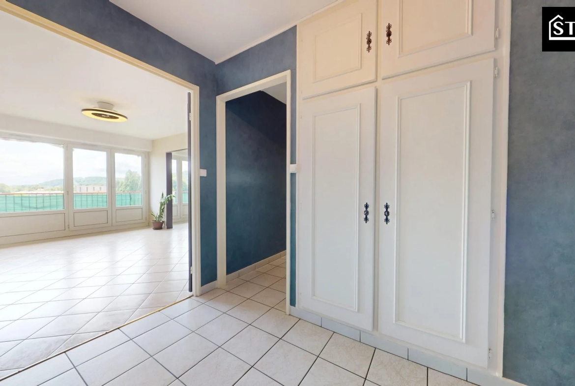 Appartement 3 Chambres avec Vue Exceptionnelle, Balcon et Garage à Valdoie 