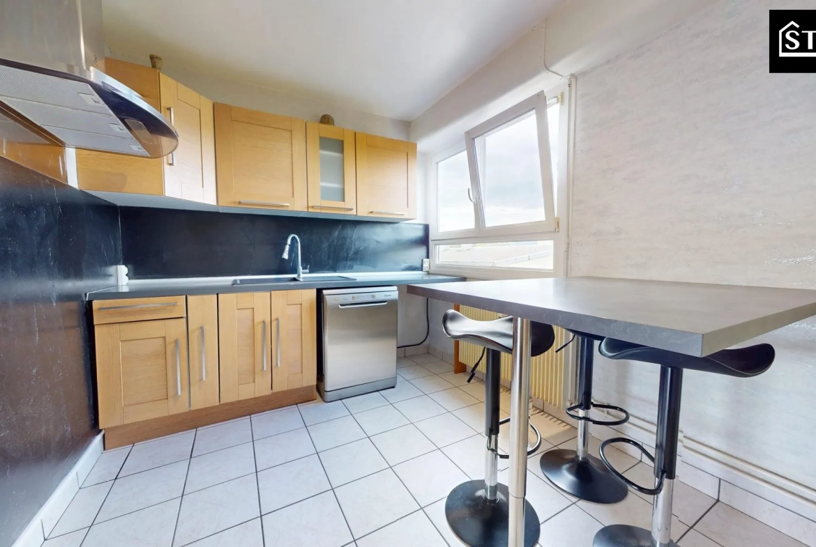 Appartement 3 Chambres avec Vue Exceptionnelle, Balcon et Garage à Valdoie 