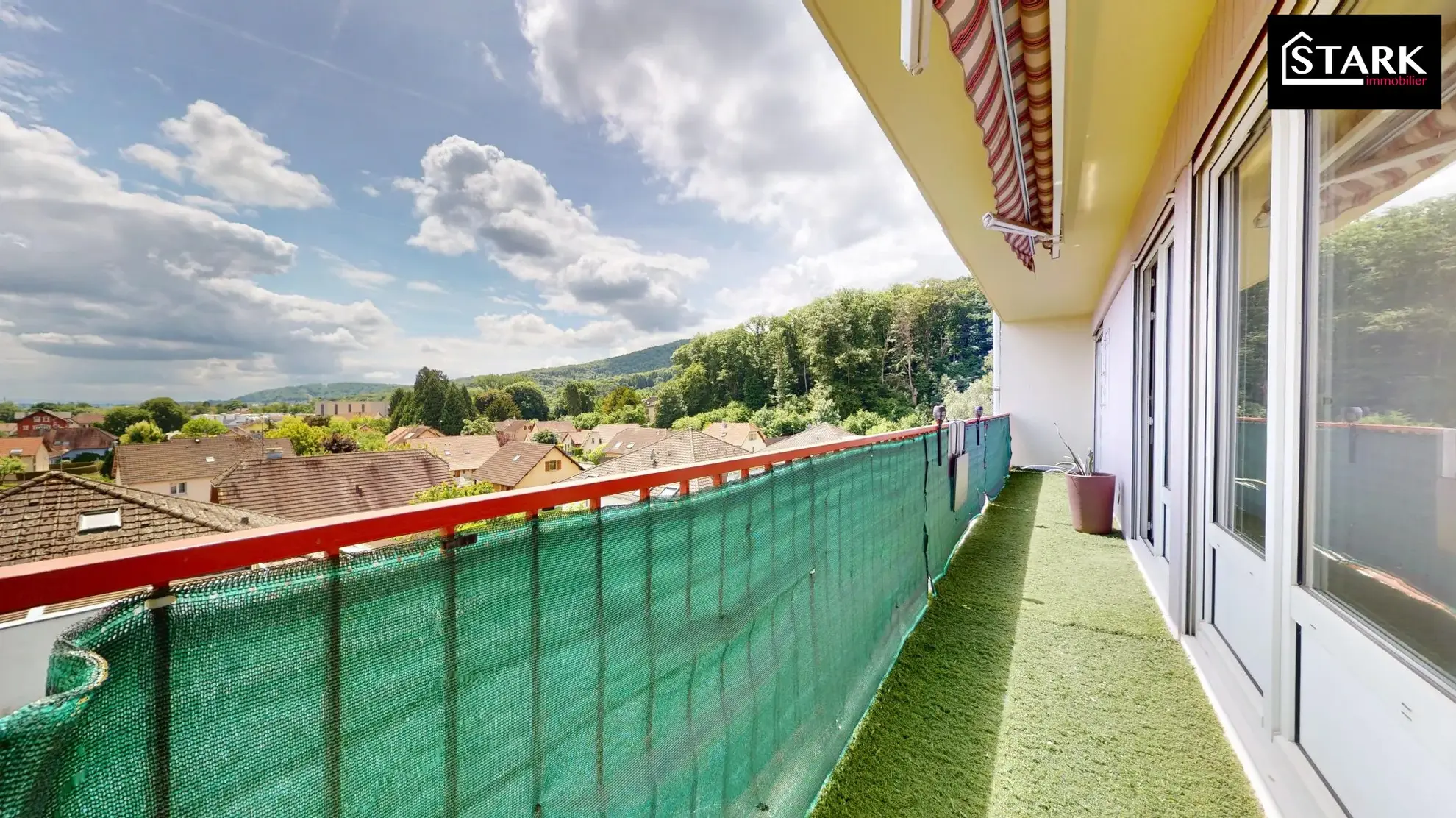 Appartement 3 Chambres avec Vue Exceptionnelle, Balcon et Garage à Valdoie 