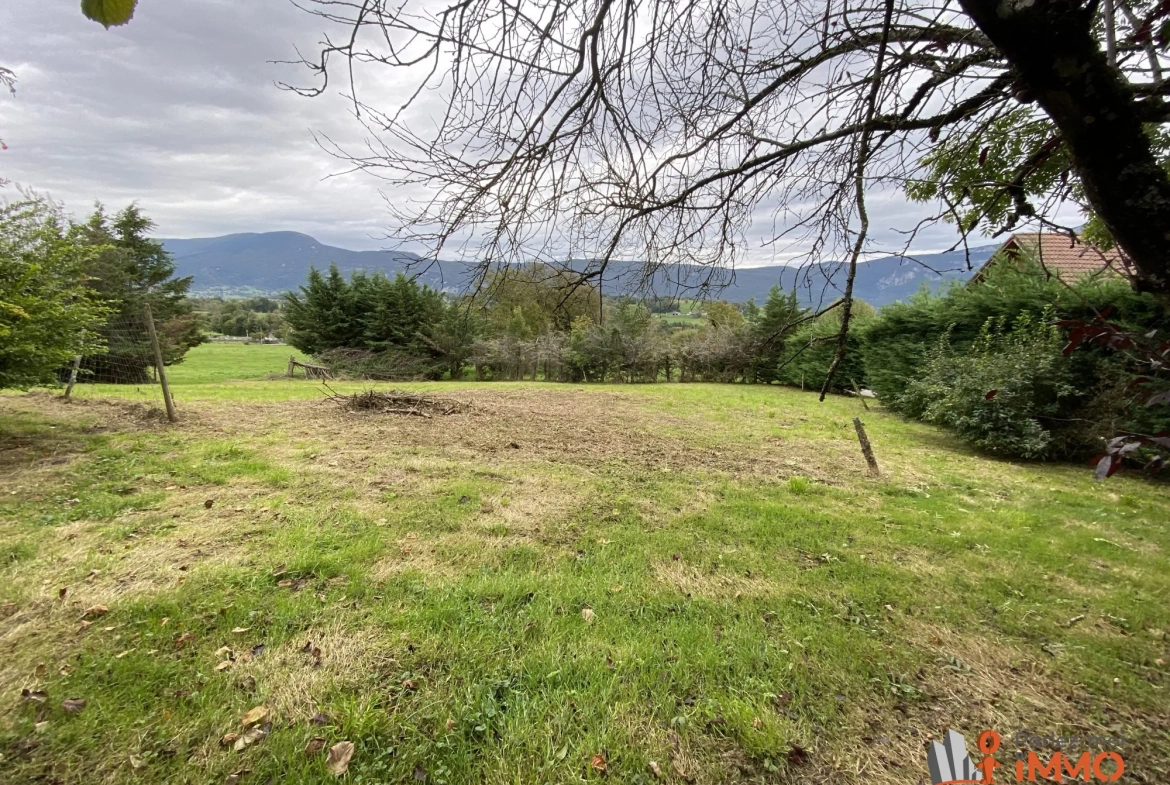 Terrain constructible de 780 m² à Dullin proche du lac d'Aiguebelette 
