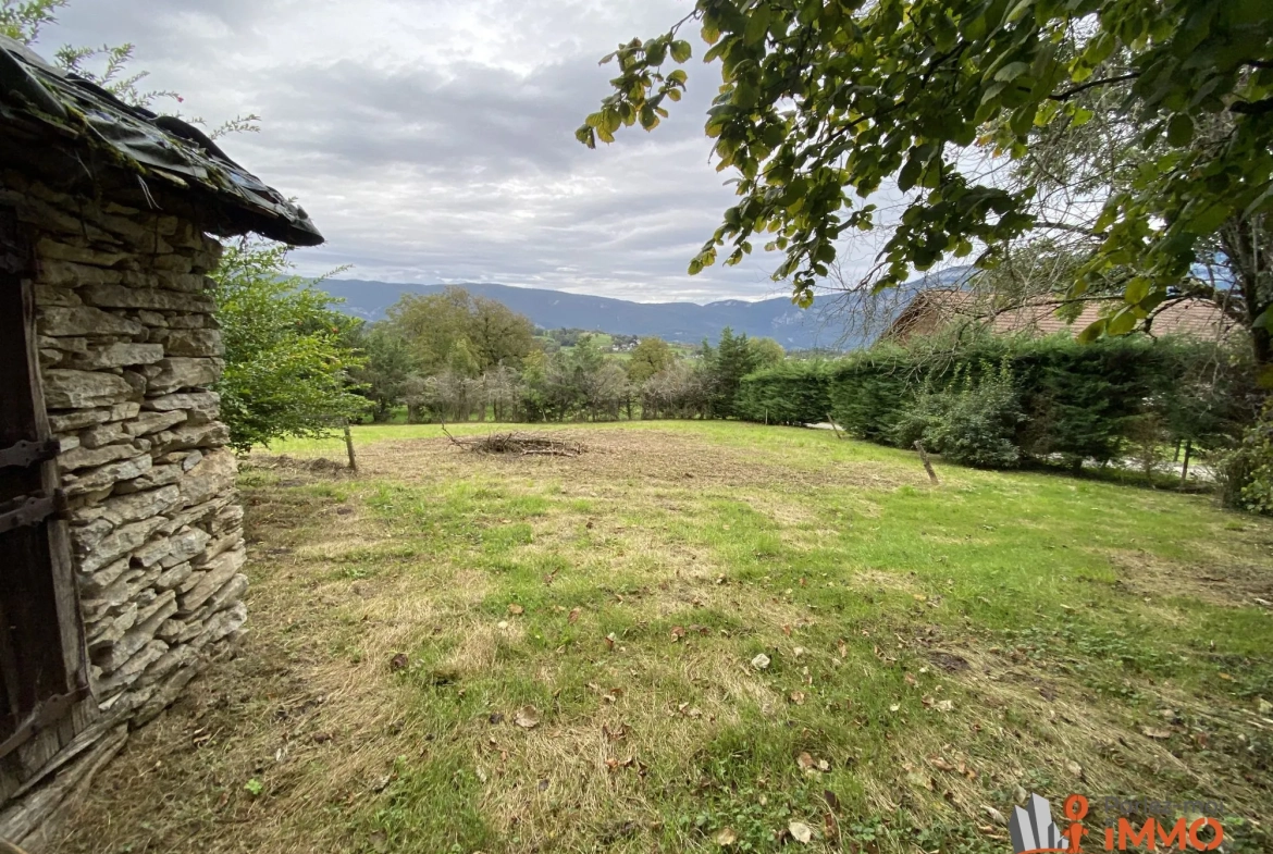 Terrain constructible de 780 m² à Dullin proche du lac d'Aiguebelette 