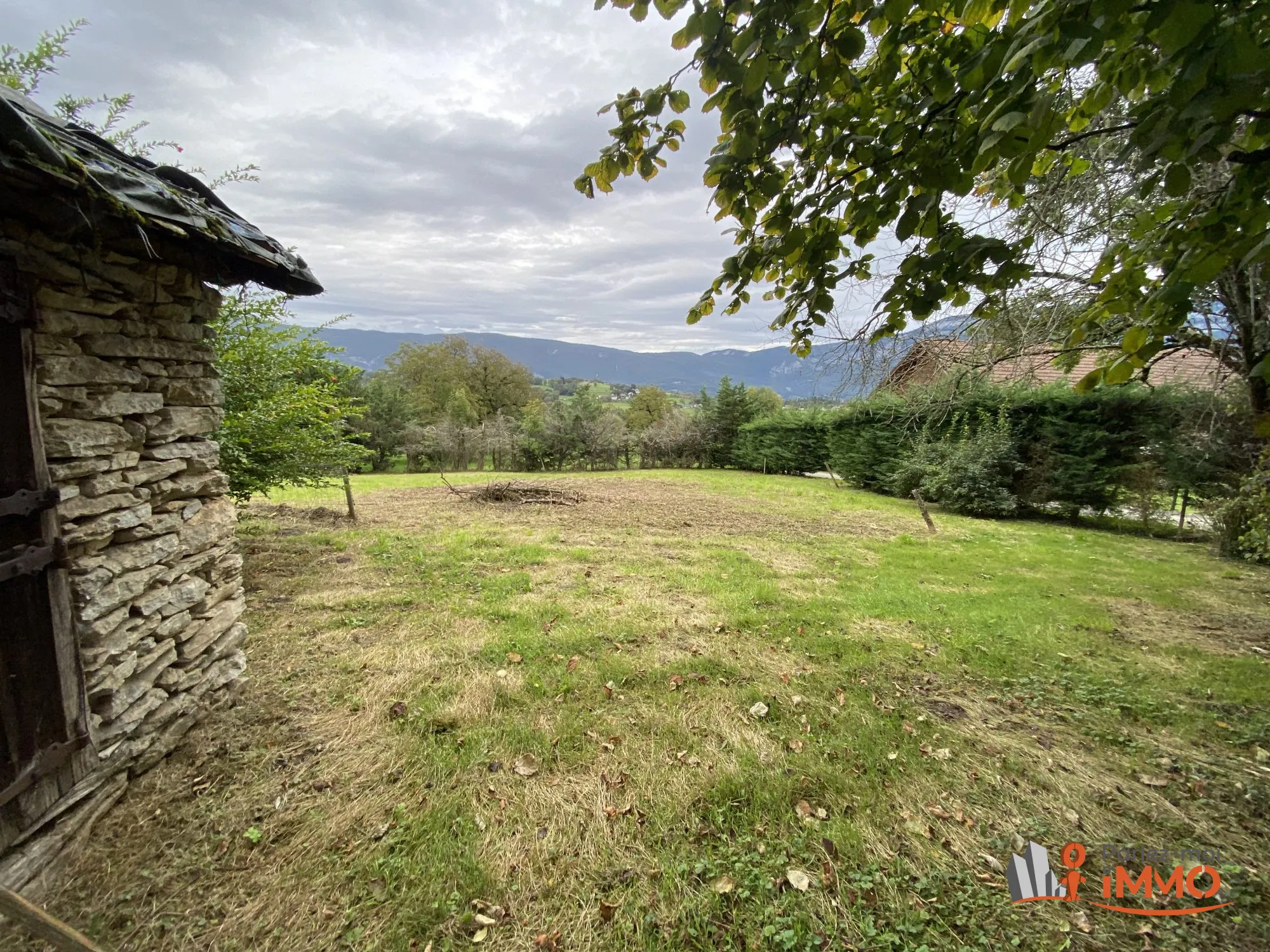 Terrain constructible de 780 m² à Dullin proche du lac d'Aiguebelette 